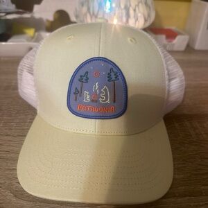 New Without Tags, Patagonia Kids Trucker Hat, Isla Yellow “Camp With Friends”.